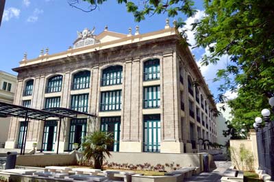 El Teatro Mart en La Habana Vieja, Cuba