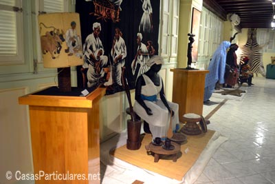 La sala de mscaras e instrumentos musicales del Museo de frica