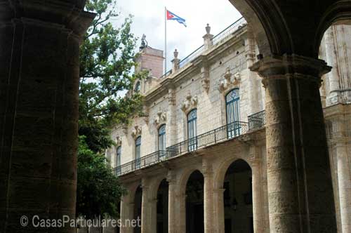 El Palacio de los Capitales Generales visto desde la Plaza de Armas