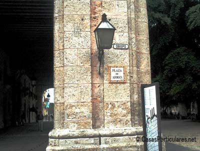 Entrada de la Plaza de Armas